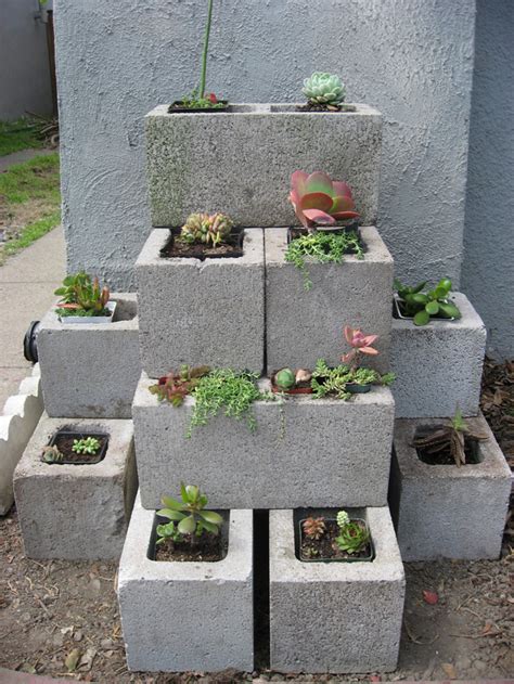 I would like to build raised beds approximately 2 1/2' tall and between 3 1/2 to 4' wide (planting area). Girl on Bike: Todays Garden Project: Cinder Block ...