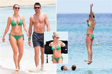 Manchester United Midfielder Michael Carrick Gets Up To His Neck In