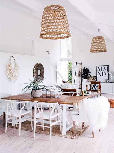 I love how the designer combine several decorating style into one small room. Salle à manger - light and airy dining room with rustic ...