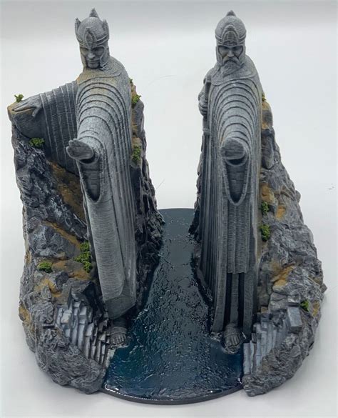 Lord Of The Rings Argonath Statue Diorama 20 Cm 38 Cm Scale Model