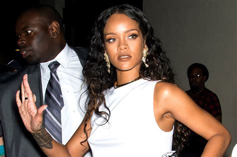 Rihanna Rips Cbs For Pulling Video Over Ray Rice Scandal