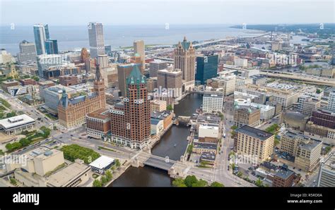 Milwaukee River Skyline Downtown Milwaukee Wi Usa Stock Photo Alamy