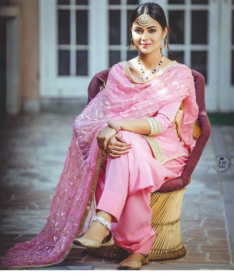 Punjabi Women Dress She Likes Fashion