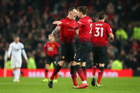 Watch extended match highlights of burnley vs manchester united premier league game with bbc manchester united are set to take on burnley fc in the premier league game on saturday, 20th. Manchester United vs Burnley: Players ratings as Solskjaer ...