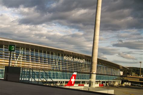 Zürich airport is located in kloten, canton of zürich. Flughafen Zürich: Hinter den Kulissen - Besichtigung der ...
