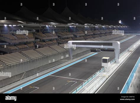 Yas Marina Formula 1 Circuit Abu Dhabi At Night Stock Photo Alamy