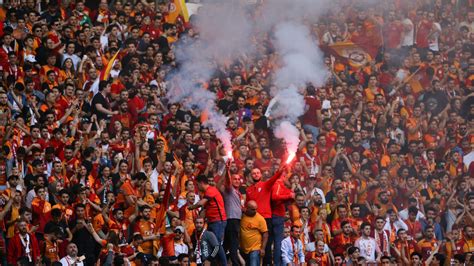 Galatasaray şampiyonluk Kupasını Taraftarının önünde Kaldırdı
