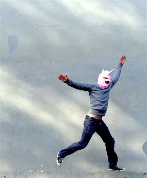 Zet een aantal van deze mensen bij elkaar en er ontstaat chemie. Weird Pink Unicorn Ski Mask - Creepy Halloween Mask