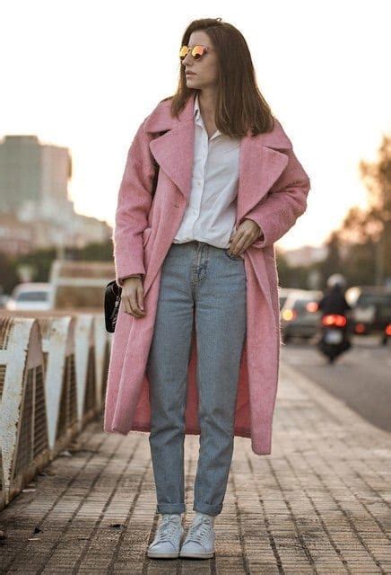 Bridal hairstyles for short hair include romantic updos, glamorous old hollywood curls and unique hair accessories (headbands, barrettes and flower crowns), as seen in some of our favorite short wedding hair 'dos. 30 Cute Outfits that Go With Short Hair-Dressing Style Ideas