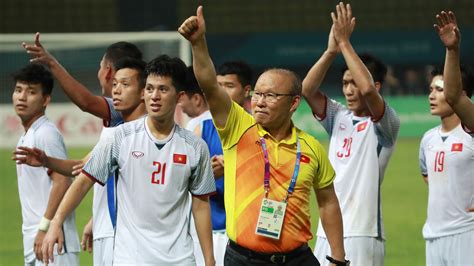 박항서, 베트남 축구협회 공개 석상에서 비난. "박항서호가 축구 신화 쓸 때 베트남 주가도 뛰었다" | SBS 뉴스