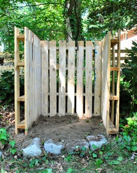 You can likewise include a comparable screen to a deck to make it feel more inviting and relaxing. Privacy Screen | Pallet diy, Diy pallet projects, Ways to ...