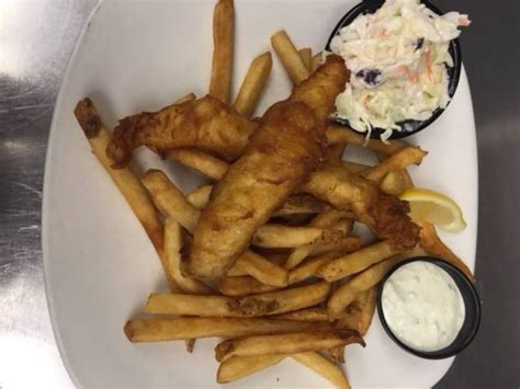 Islamorada Fish Company In Portage Indiana Is An Aquarium Restaurant