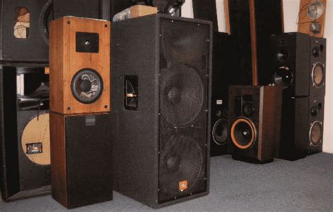 Vintage Speakers Vs Modern Speakers Boomspeaker