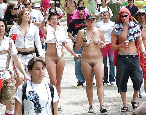 Rare Bottomless Girls At Public Nude Events 18 Pics