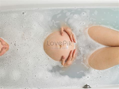 Pregnant Woman Taking A Bath Picture And Hd Photos Free Download On Lovepik