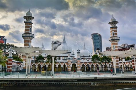 Masjid jamek is acclaimed to be the oldest mosques of kuala lumpur. Moschea Storica, Masjid Jamek A Kuala Lumpur, Malesia ...