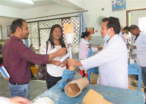 Nepalese American Nurses Help Quake Victims Stand Tall Nepal Reliefweb