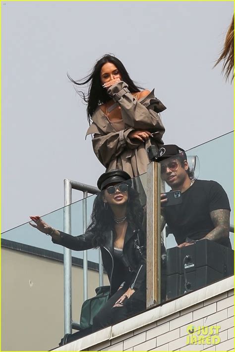 Megan Fox Kourtney Kardashian Addison Rae Attend Machine Gun Kelly Travis Barker S Rooftop