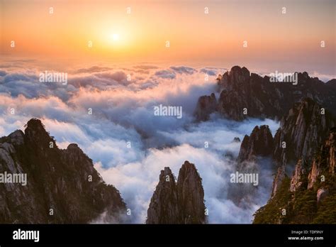 Sunset In Huangshan Stock Photo Alamy