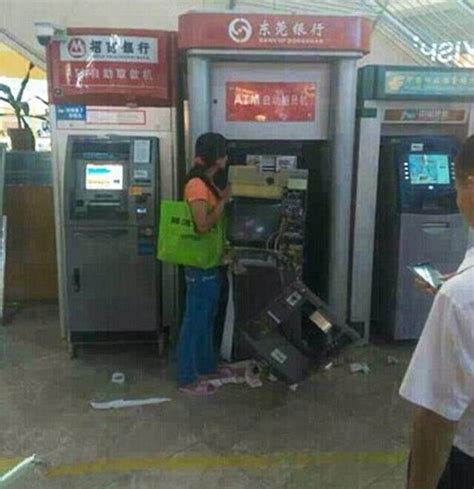 Chiense Woman Rips Apart An Atm With Her Bare Hands Daily Mail Online