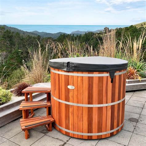 Small Round Woodfired Package Cedar Hot Tub