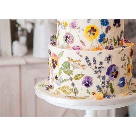 A Closer Look At One Of My Edible Flower Designs Flower Cake Edible