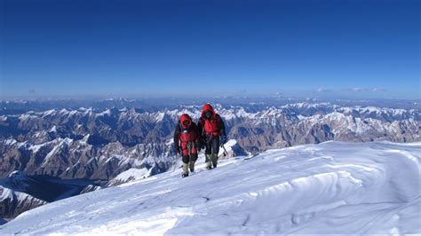 Rückblick 60 Jahre Nach Der Erstbesteigung Des Mount Everest Kletternde