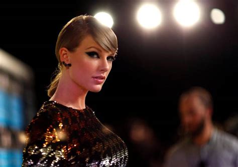 Taylor Swift Stumbles As She Debuts Music Video For Look What You Made