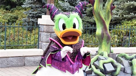 Maleficent Donald Duck Show Highlights And Meet And Greet At Disneyland