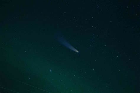 Green Comet Visible In The Night Sky For First Time Since Stone Age In60