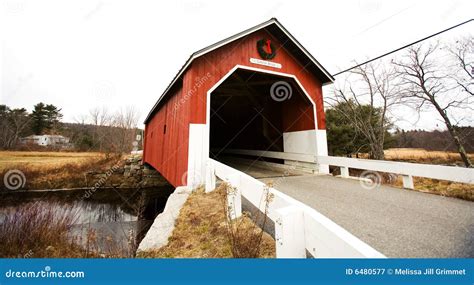 Ponte Coberta Vermelha Imagem De Stock Imagem De Rural 6480577