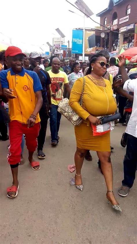 Big Breasted Woman In Lagos Causes Commotion At Computer Village