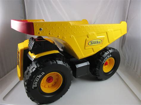 Tonka Toughest Mighty Dump Truck Classic Steel Yellow Red Handle 2004