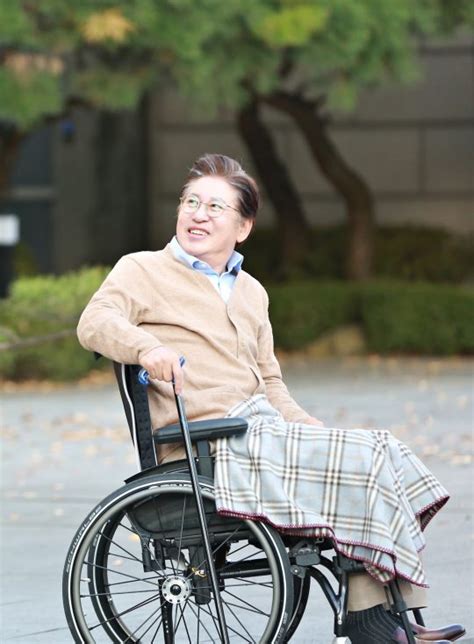단 김용건 이후로는 별다른 명예 회원 분류 없이 사실상 8인 체제로 바뀌었다고 봐도 무방하다. 품위있는 그녀 김용건 황혼의 격정멜로 도전 로맨스 대부 등극 ...