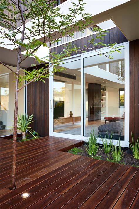 Take a look inside, based. Modern House That Is Beautiful Both On The Outside And The ...