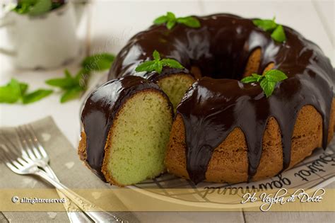 Una fresca ricettina semplice semplice per le calde serate estive, se vogliamo una reinterpretazione del piu classico prosciutto e melone…. Ciambella alla menta e cioccolato soffice | Ho Voglia di Dolce