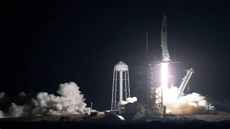 Spacex Crew Dragon Capsule Successfully Docks In Orbiting Lab Carrying