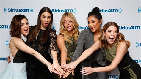 How Pretty Little Liars Demonstrates Powerful Female Friendships Teen Vogue
