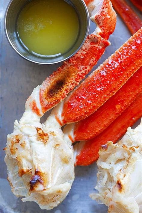 Snow crab legs are easy to cook at home for special meals and i show you exactaly how to eat crab legs! Snow crab on a serving platter. in 2020 | Crab legs recipe ...