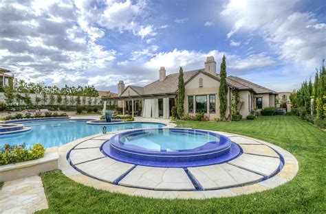 Beginning section is best for beginners.we all know there's a lot to learn about cryptocurrencies. who wouldn't want to relax right there? #infinity jacuzzi ...