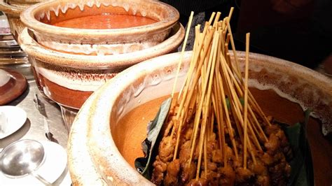 Dapatkan resepi penuh nasi hujan panas di: Resepi Nasi Goreng Kampung Chef Wan - Anyar AA