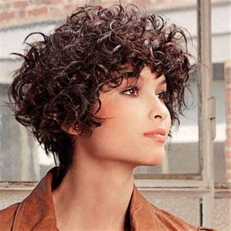 10 Short Curly Hairstyles For Round Faces Fashionblog