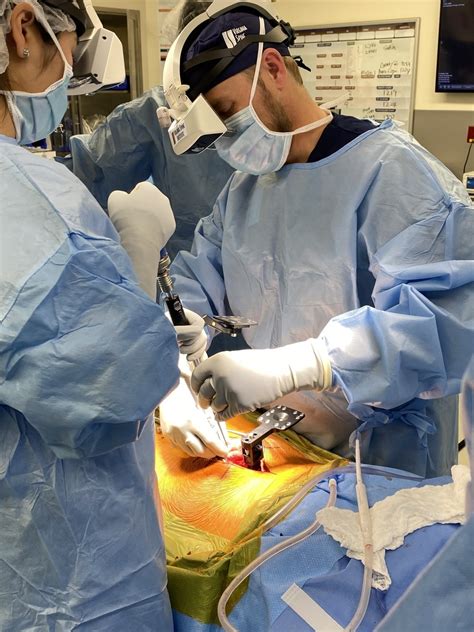 Virginia Spine Surgeon Performs 1st Augmented Reality