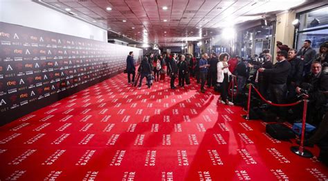 Los exjugadores del barcelona xavi estrellas de la música brillan en la alfombra roja de los grammy. La alfombra roja de los Goya no es para los guionistas ...