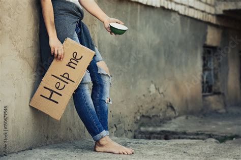 Poor Woman Begging For Help On The Street Stock 사진 Adobe Stock