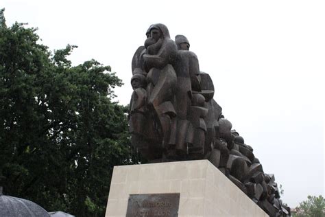 Monumentul în Memoria Victimelor Deportărilor Regimului Comunist Sau