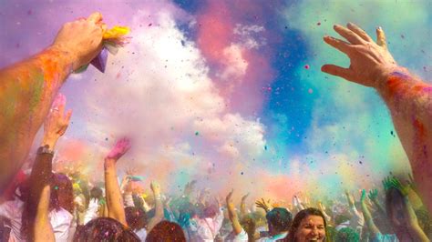 What Is Holi And Why Do People Throw Colored Powder To Celebratehellogiggles