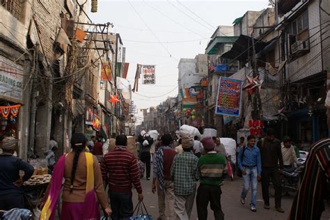 Delhi's Clogged Sadar Bazar a Recipe for Covid-19 Disaster
