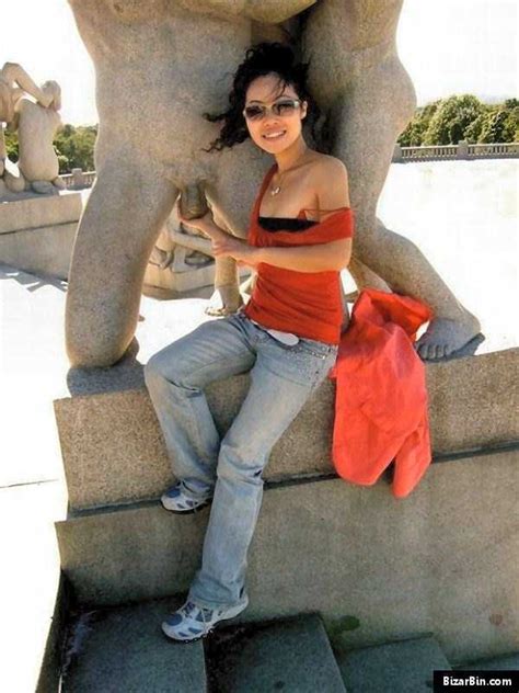 People Getting Naughty With Statues 86 Photos Klykercom