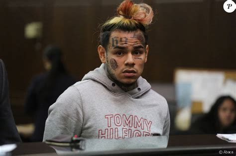 Daniel Hernandez Aka Tekashi 69 Aka 6ix9ine Appears At His